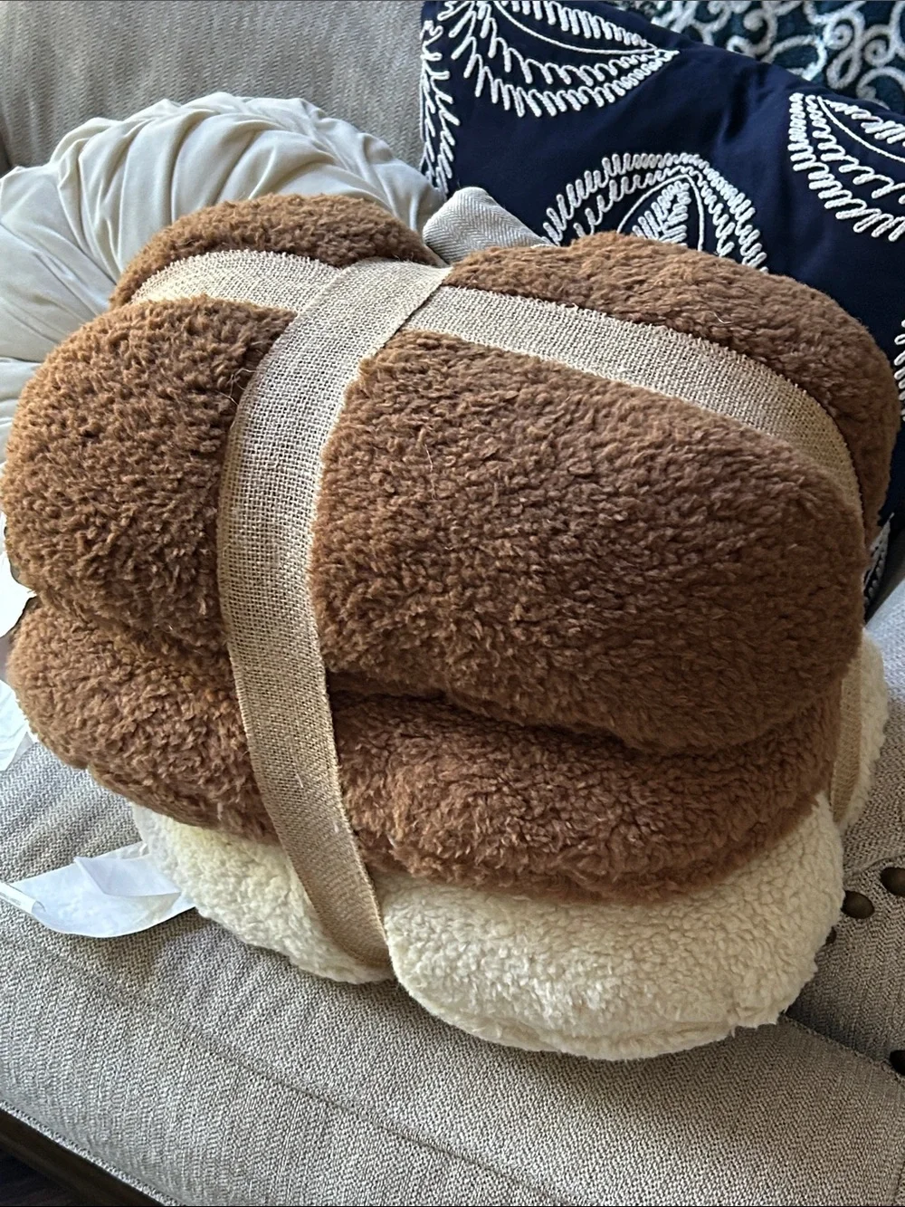 NWT! Fall Autumn Harvest Plush Sherpa Pumpkin Throw Pillow Set Cream & Brown